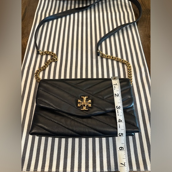 Tory Burch Kira Chain Wallet black with gold hardware with dust bag LIKE NEW - Picture 12 of 16